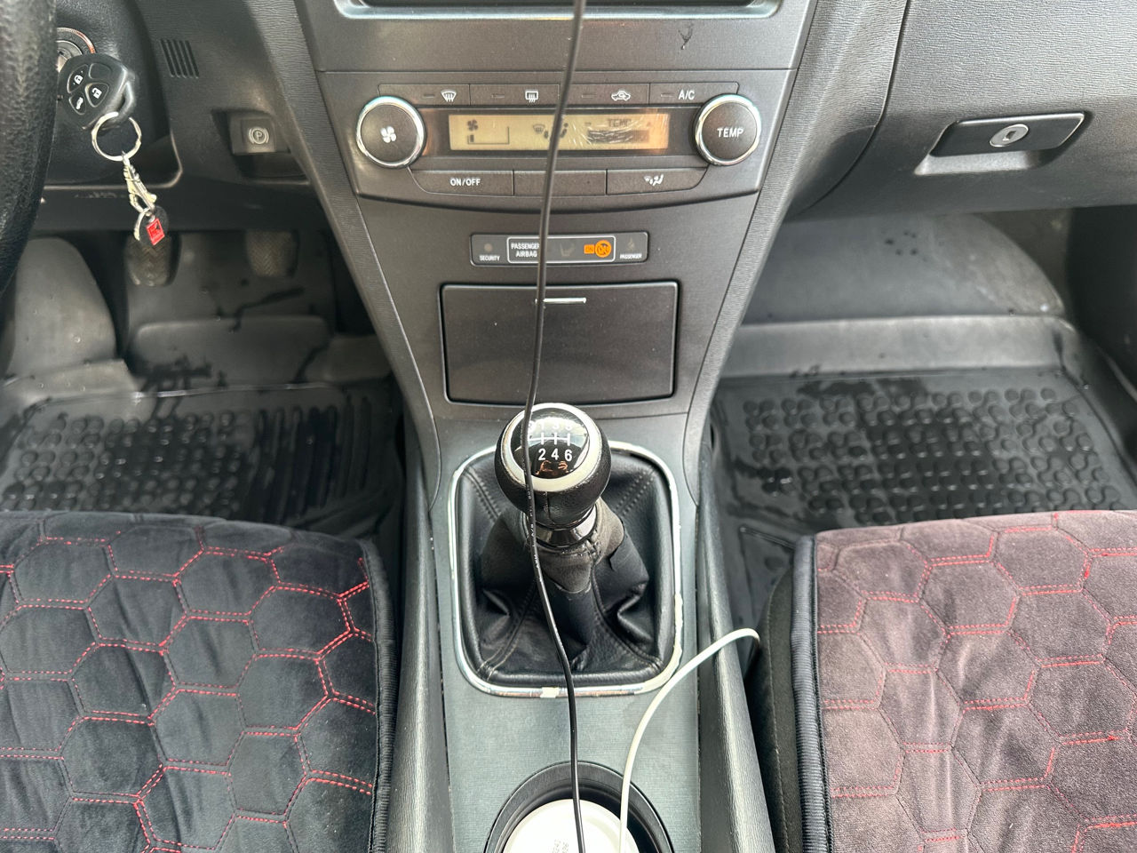 Toyota Avensis foto 12