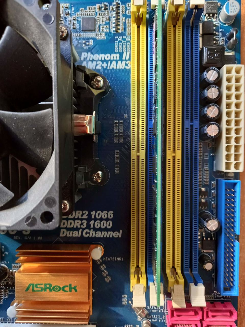 Материнская плата Asrock N68C-S sAM3 athlon 215 - 399 лей