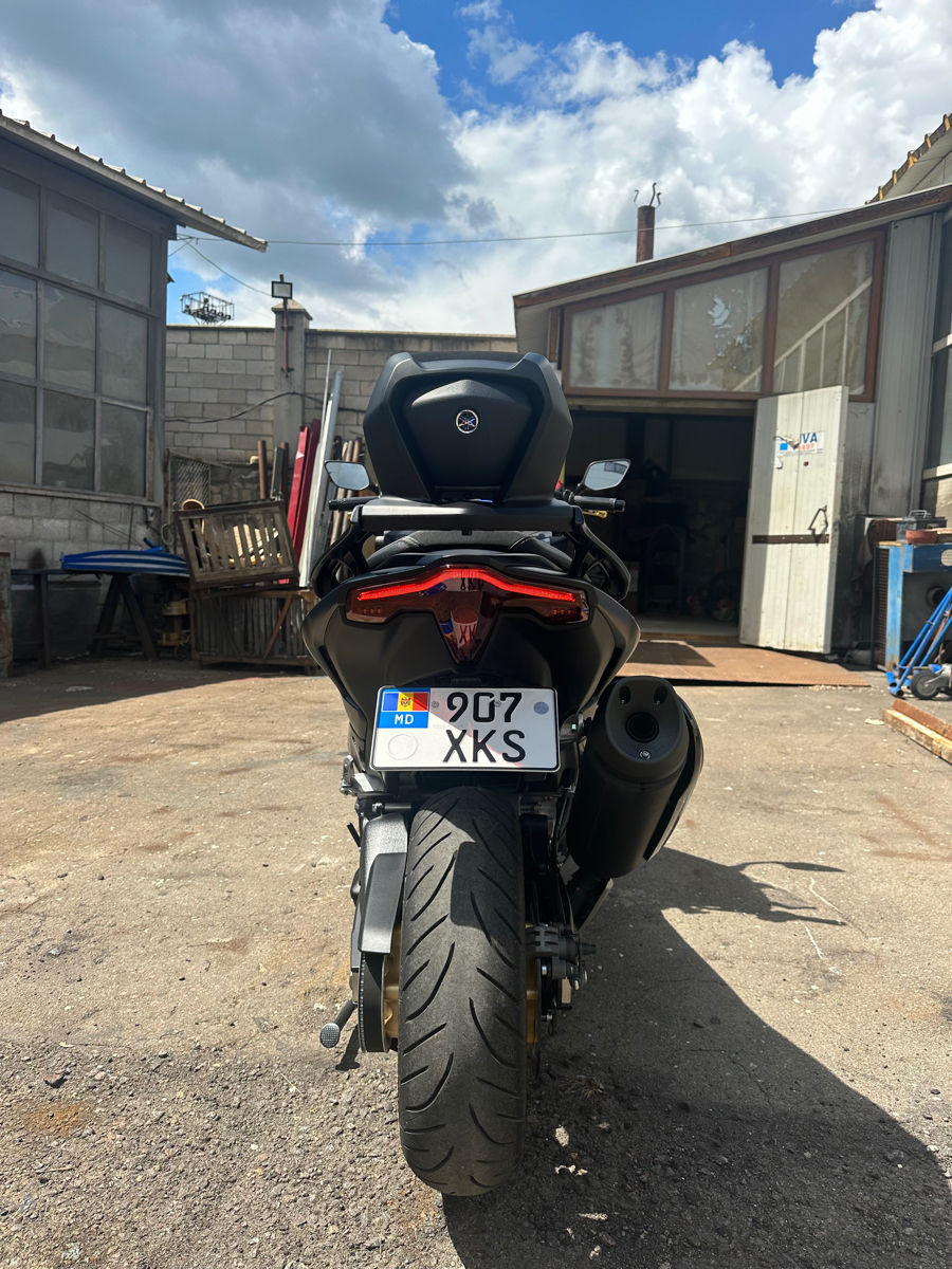 Yamaha Tmax 560 Tech Max 
Quad lock 
BCD
Top case 35L in culoare original 
Tara de origine Germania , MUNICH  foto 5