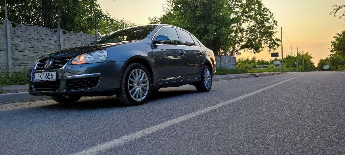 Volkswagen Jetta фото 2