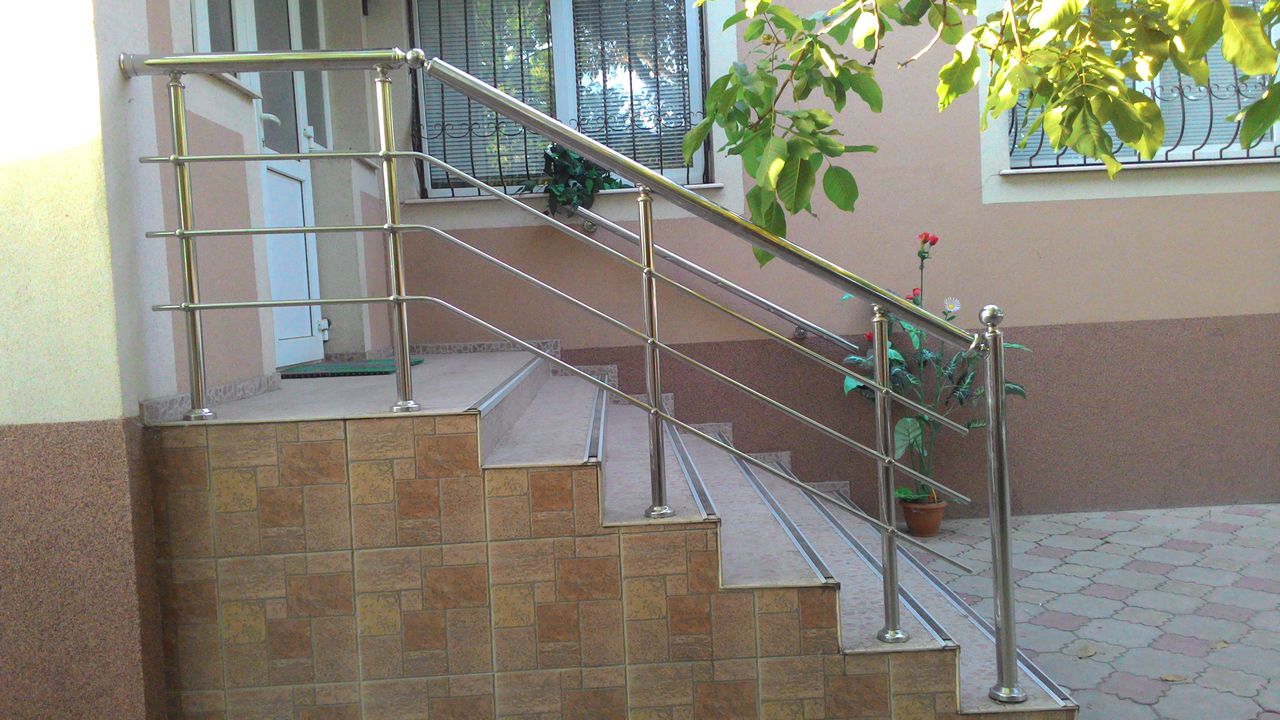 Balustade din Plexiglas , Steclă si Inox  !!! Перила из нержавейки , Плексиглас и Cтекла foto 8
