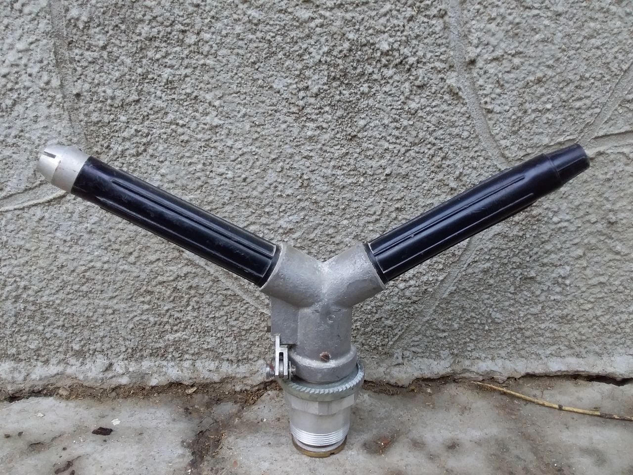 макросъемка растений. сильная роса на траве. роса 3 6. травинка с росой. капли воды.