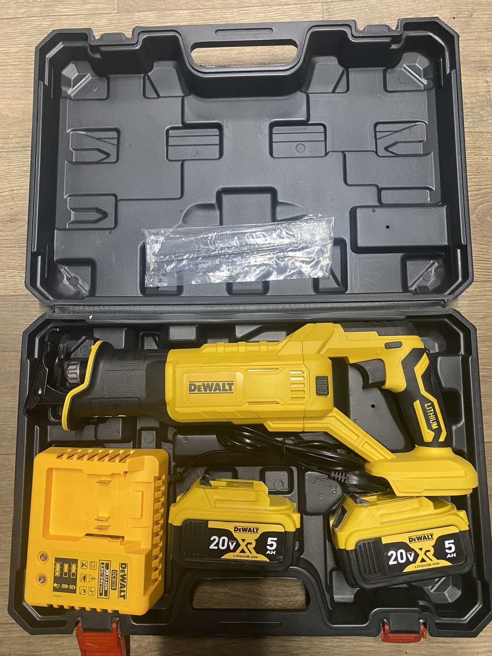 Сабельная пила Dewalt