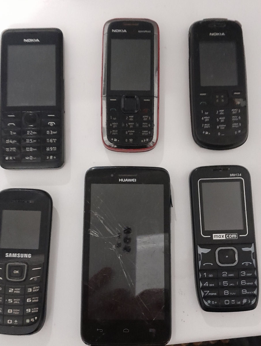 Samsung Е1200, Nokia 5130, смартфон Huawei Y511 на запчасти. foto 5