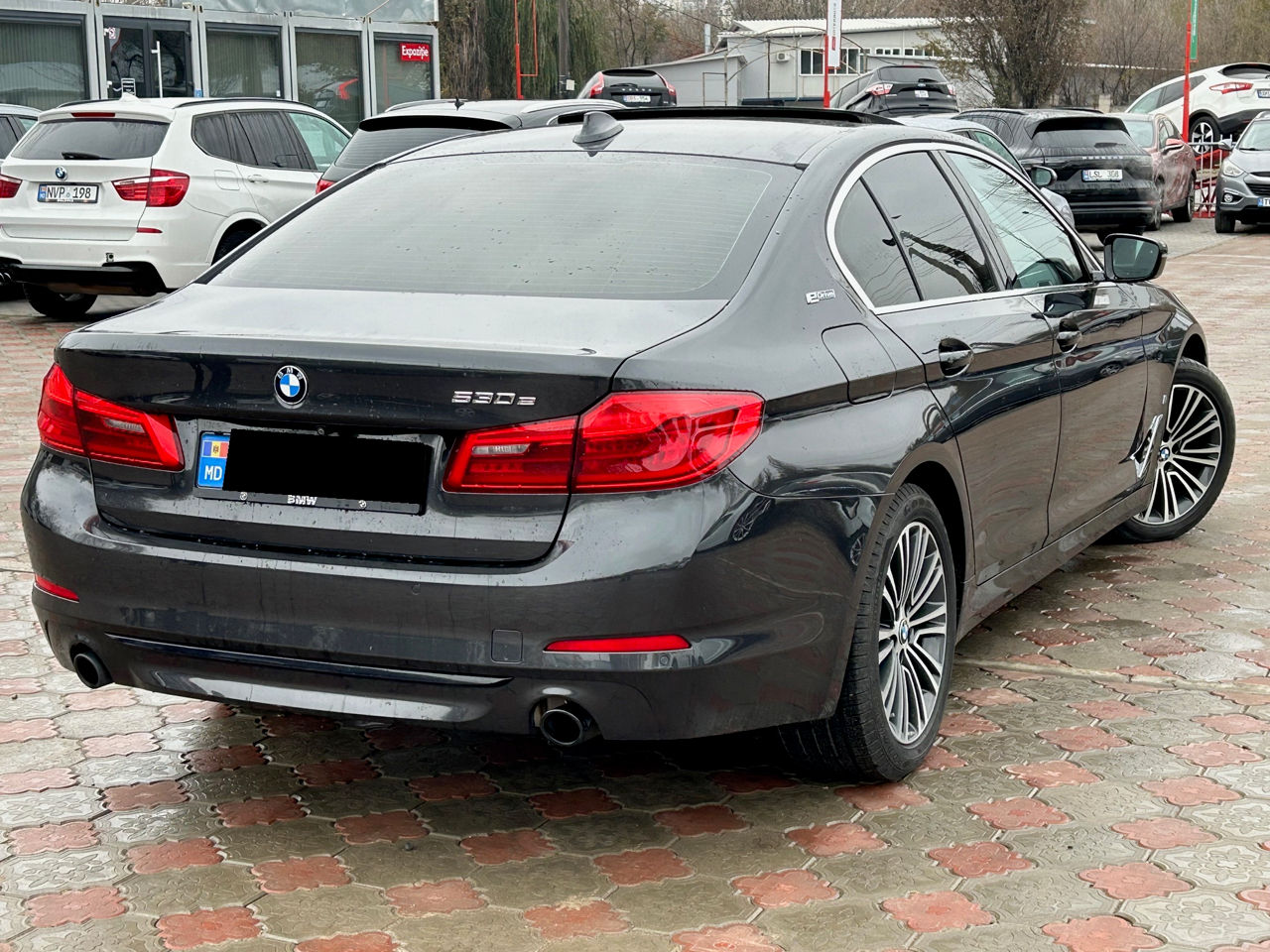 BMW 5 Series foto 3
