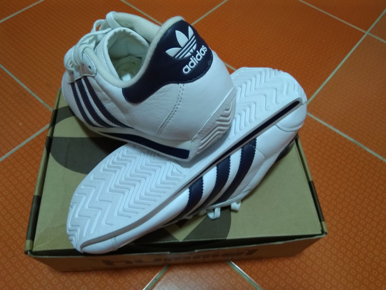 Кроссовки Adidas, Romika