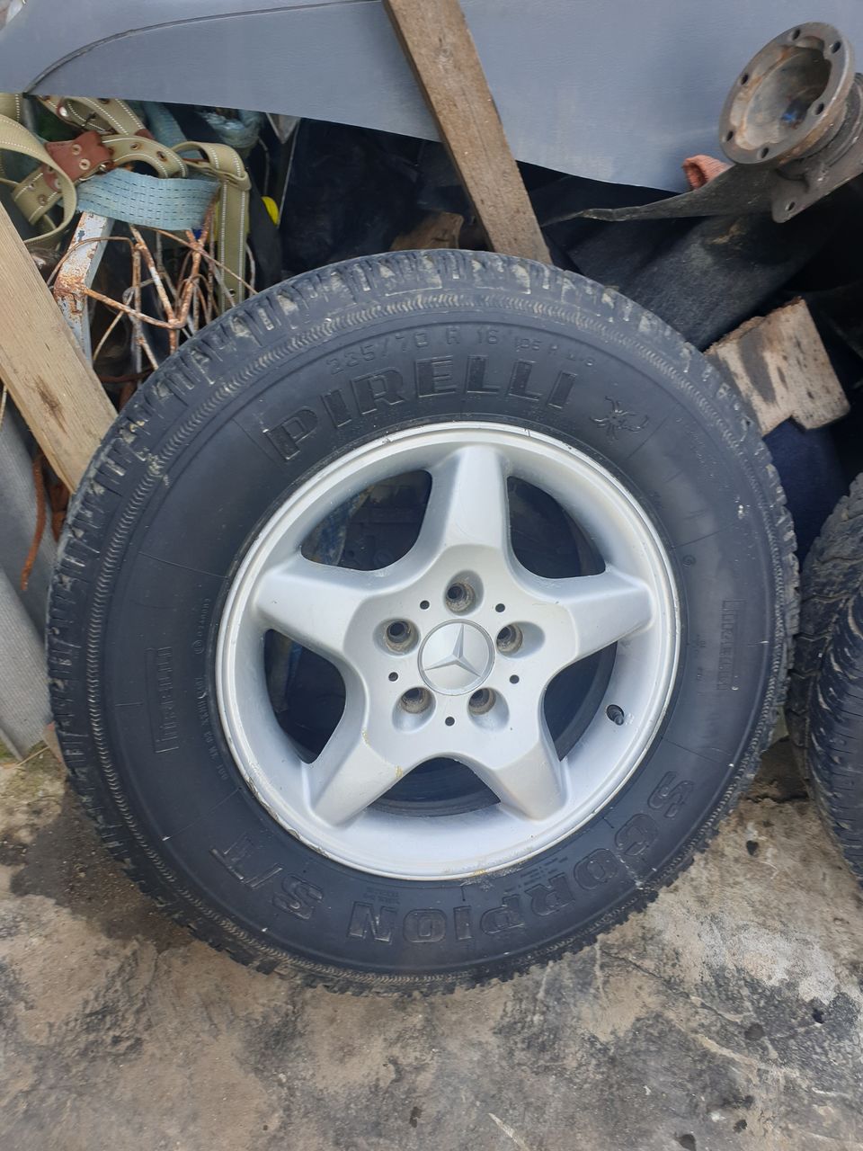 Mercedes ML R16 235/70  pirelli foto 2