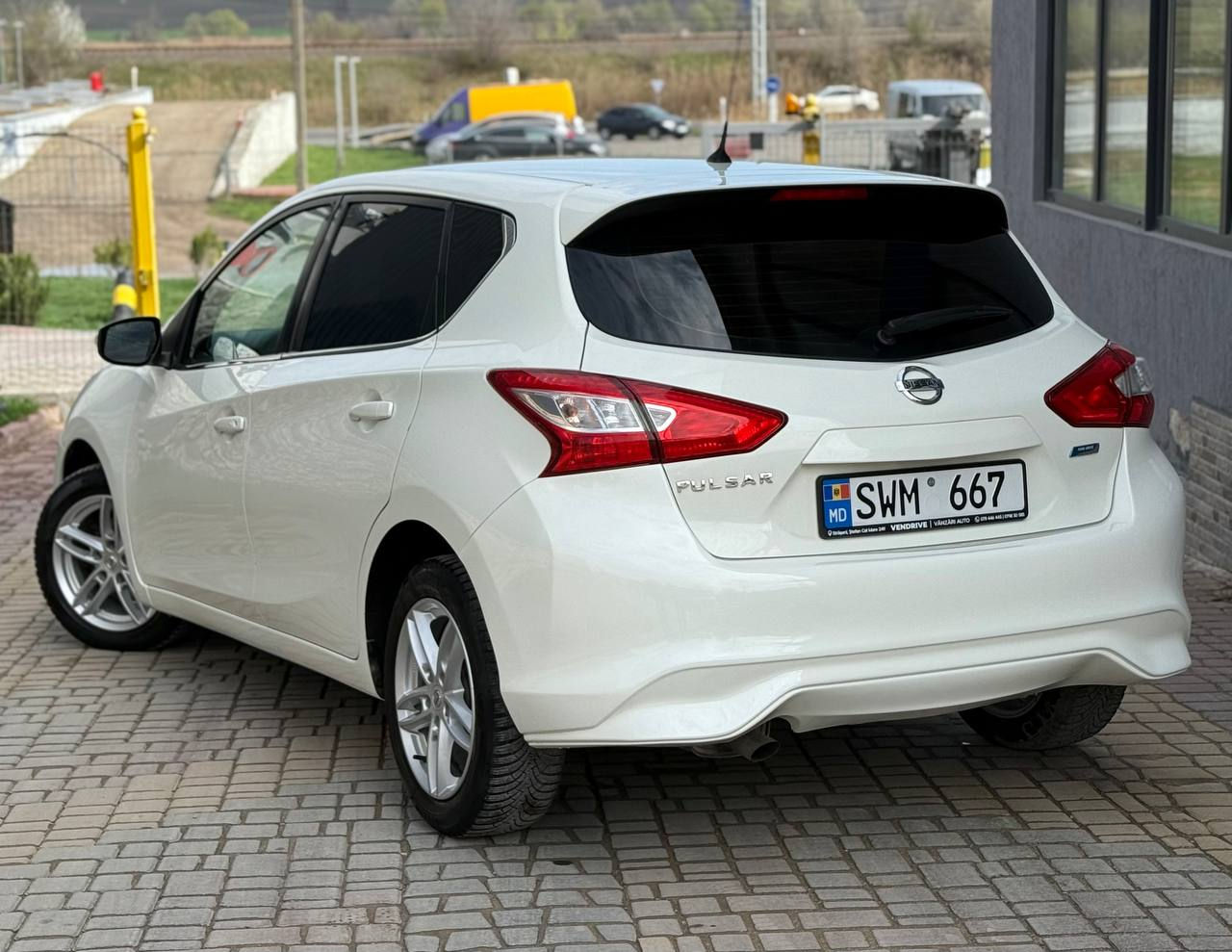 Nissan Pulsar foto 4