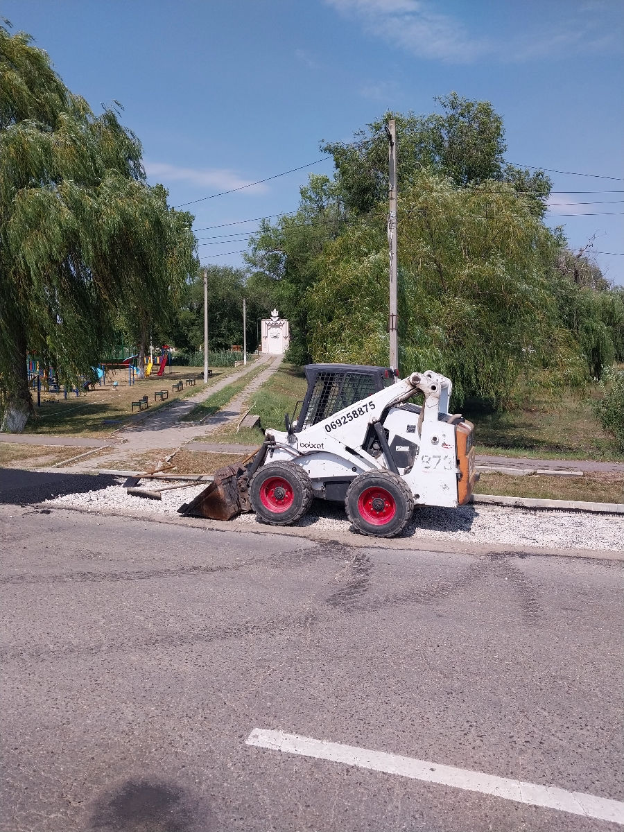 Bobcat 783 H de vinzare un set de  roti noi foto 1