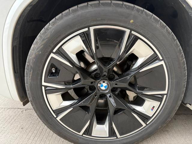 BMW iX3 фото 7