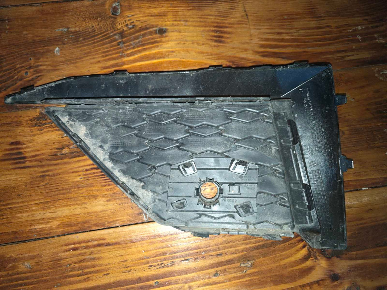 Accesorii Skoda Kodiaq elemente din bumper fata starea cum e in poza foto 3