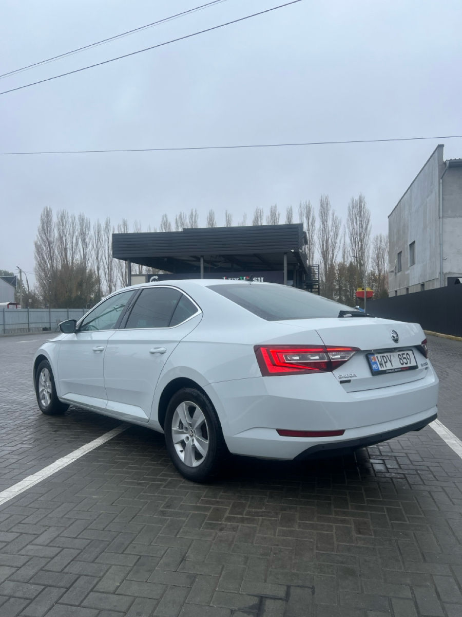 Skoda Superb foto 3