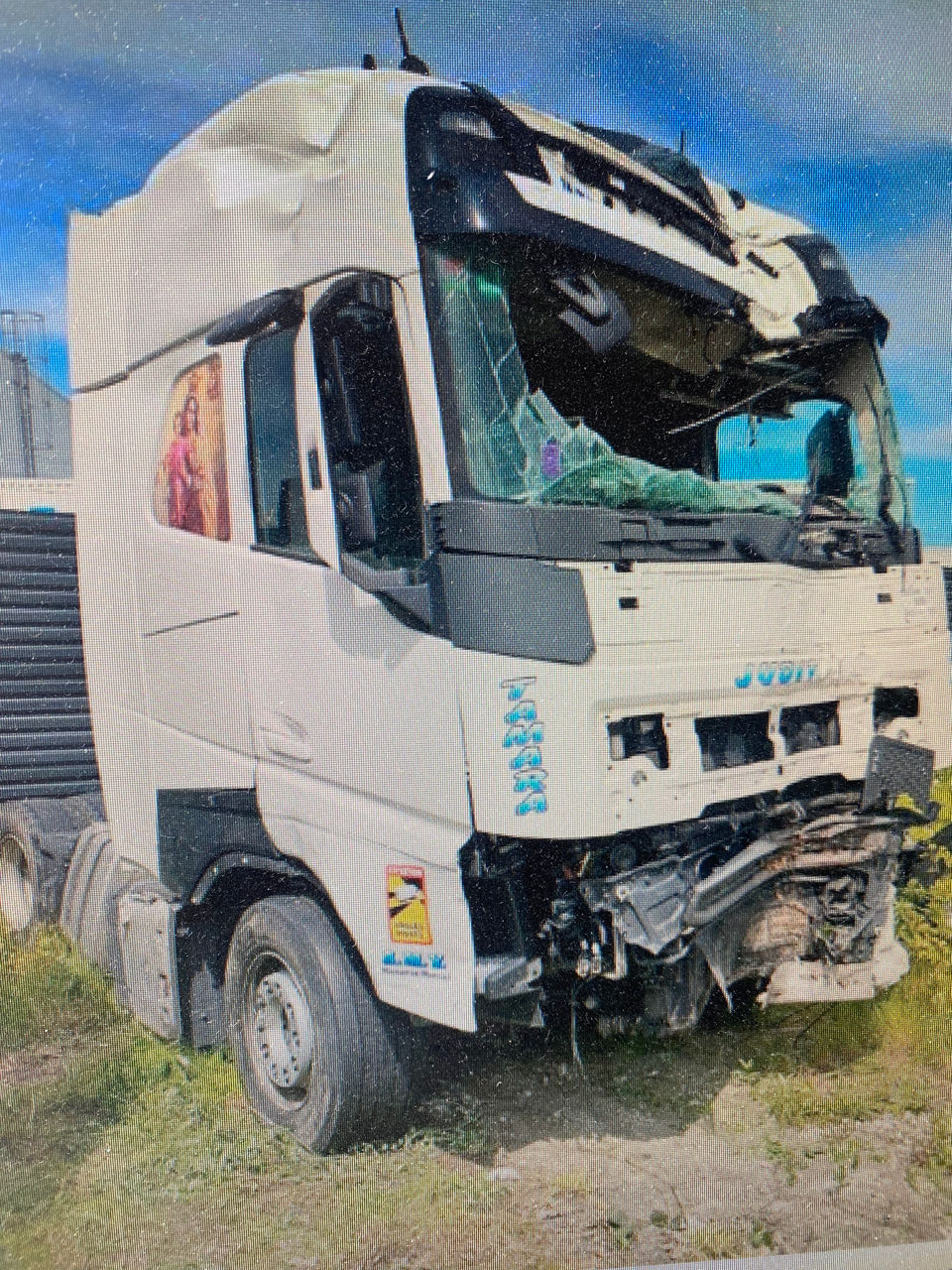 Volvo FH  euro6 la dezmembrare.Detalii la numărul de telefon foto 0