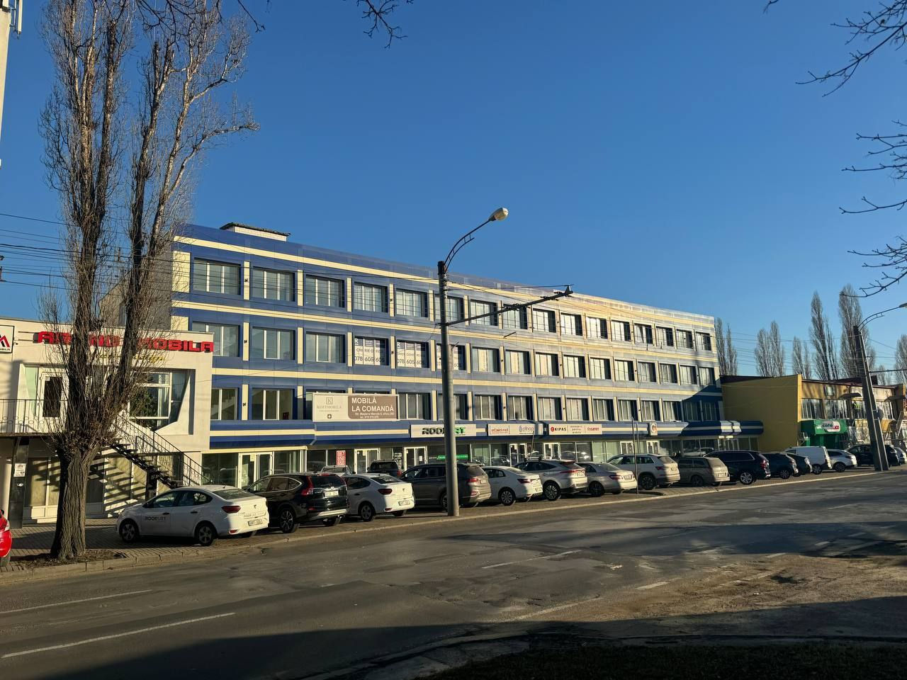 Clădirea administrativă de pe prima linie. foto 0