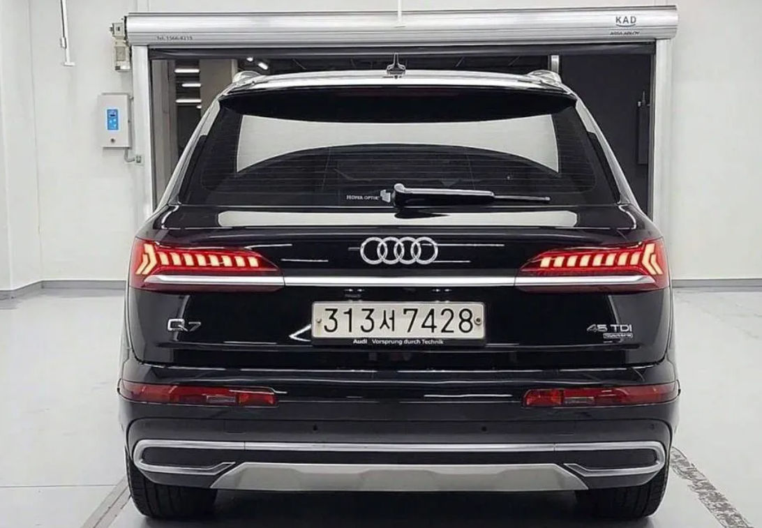 Audi Q7 фото 1