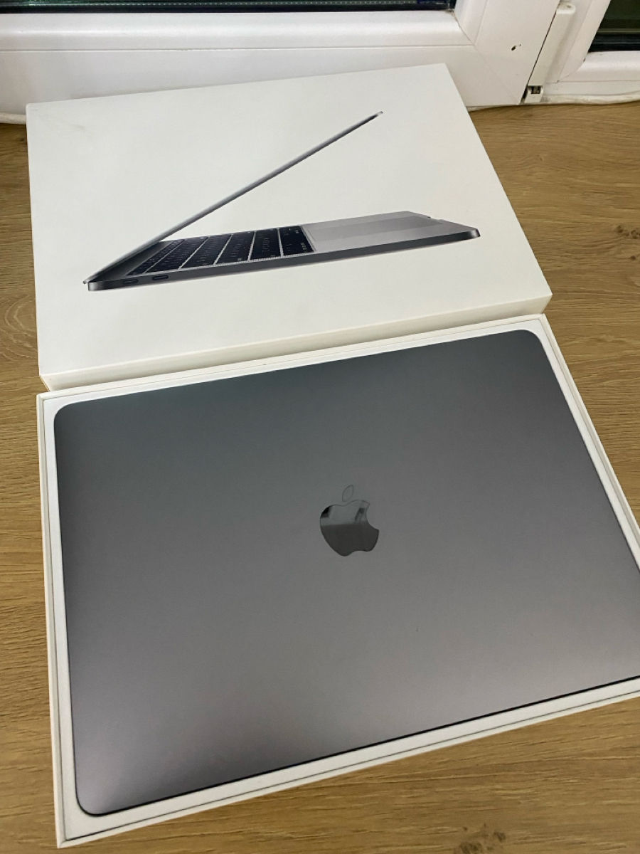 MacBook Pro (2018) 256GB