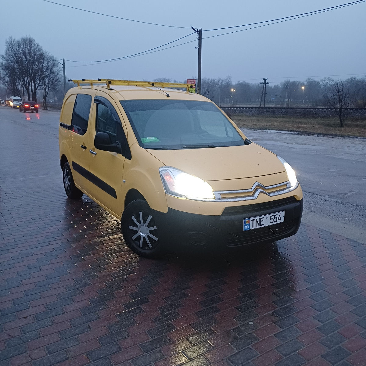 Citroen Berlingo an. 2015 cu rulaj 250000 km, Diesel, 4900 €