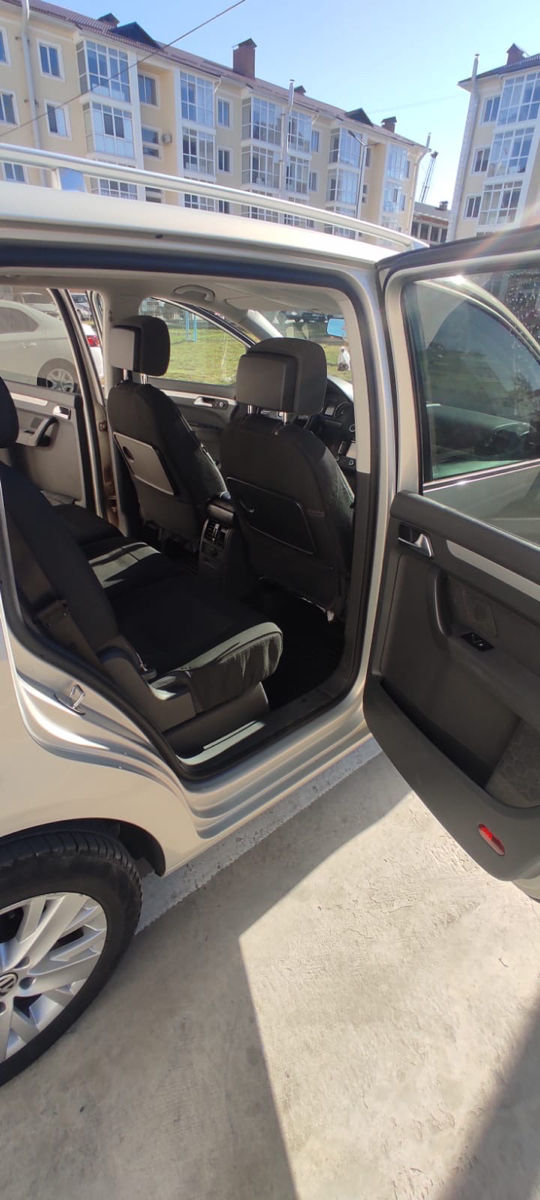 Volkswagen Touran foto 8