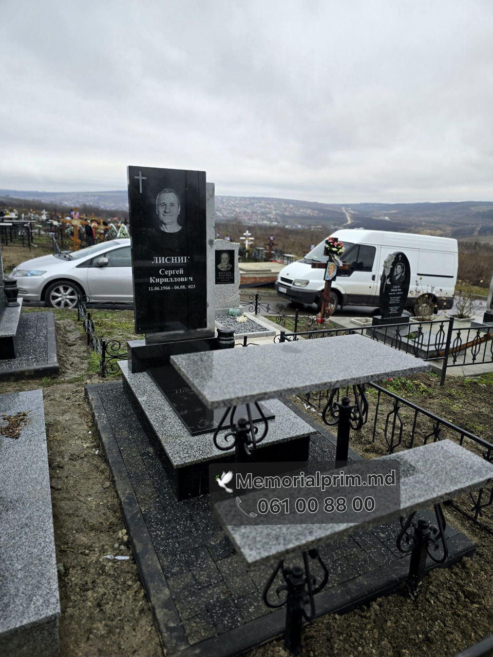 Monumente funerare din granit negru natural de la producator MemorialPrim.md foto 6
