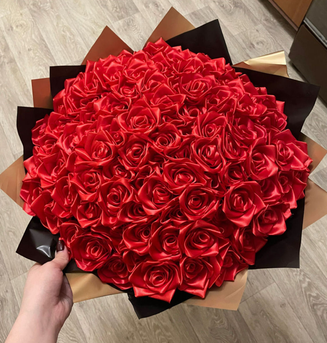 Букет 101 Роза из аталасной ленты   foto 1