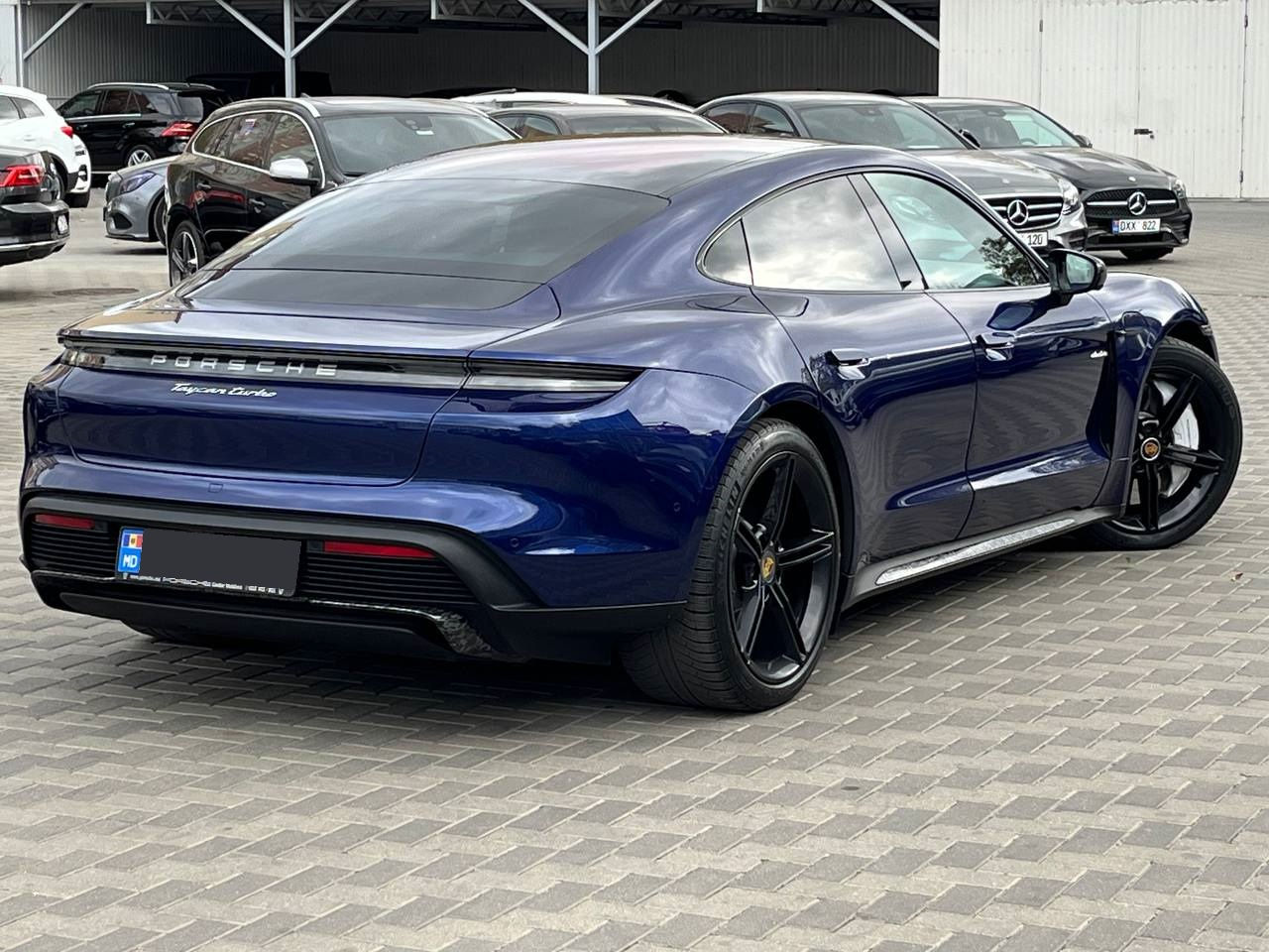 Porsche Taycan foto 2