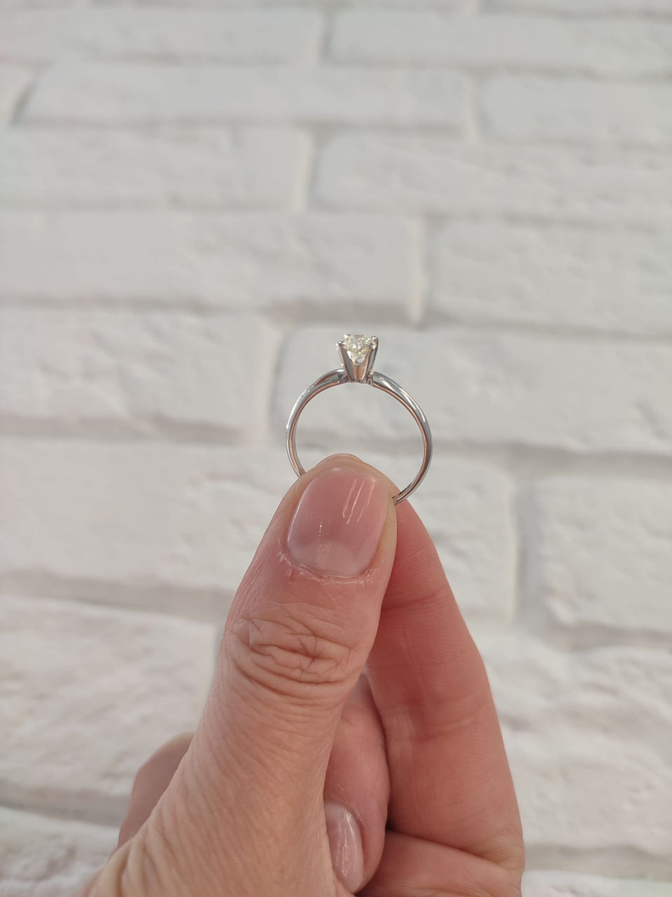 Inel cu diamant ( Aur alb).Stare ideala , are certificat , orice verificare foto 0