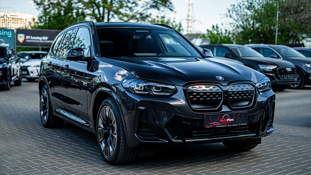 BMW iX3 фото 1
