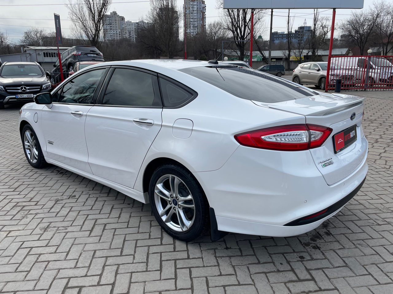 Ford Fusion foto 2