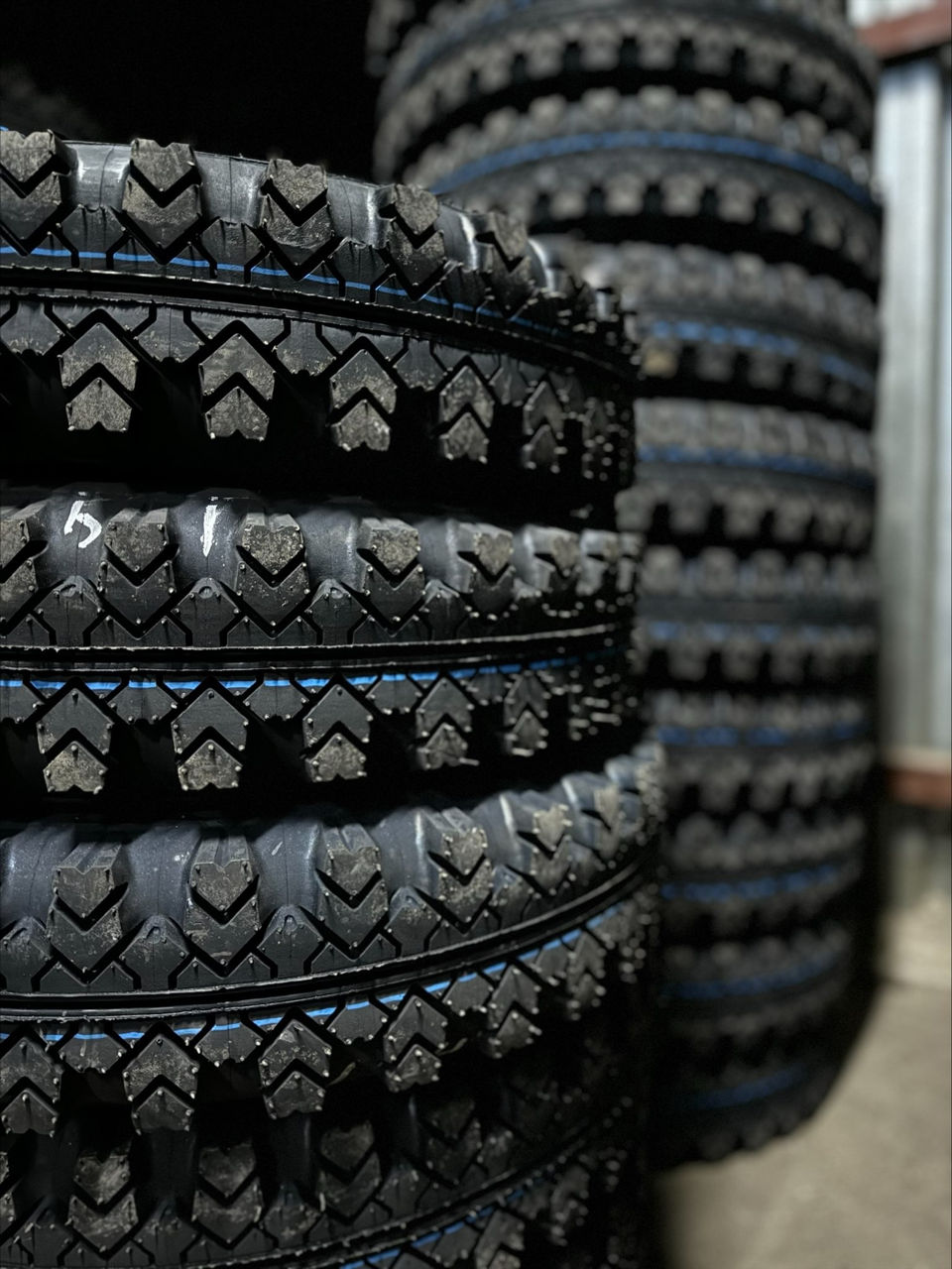 Внедорожные шины : ВЛИ-5 UTP / SUV / 4x4 / 175/80 R16