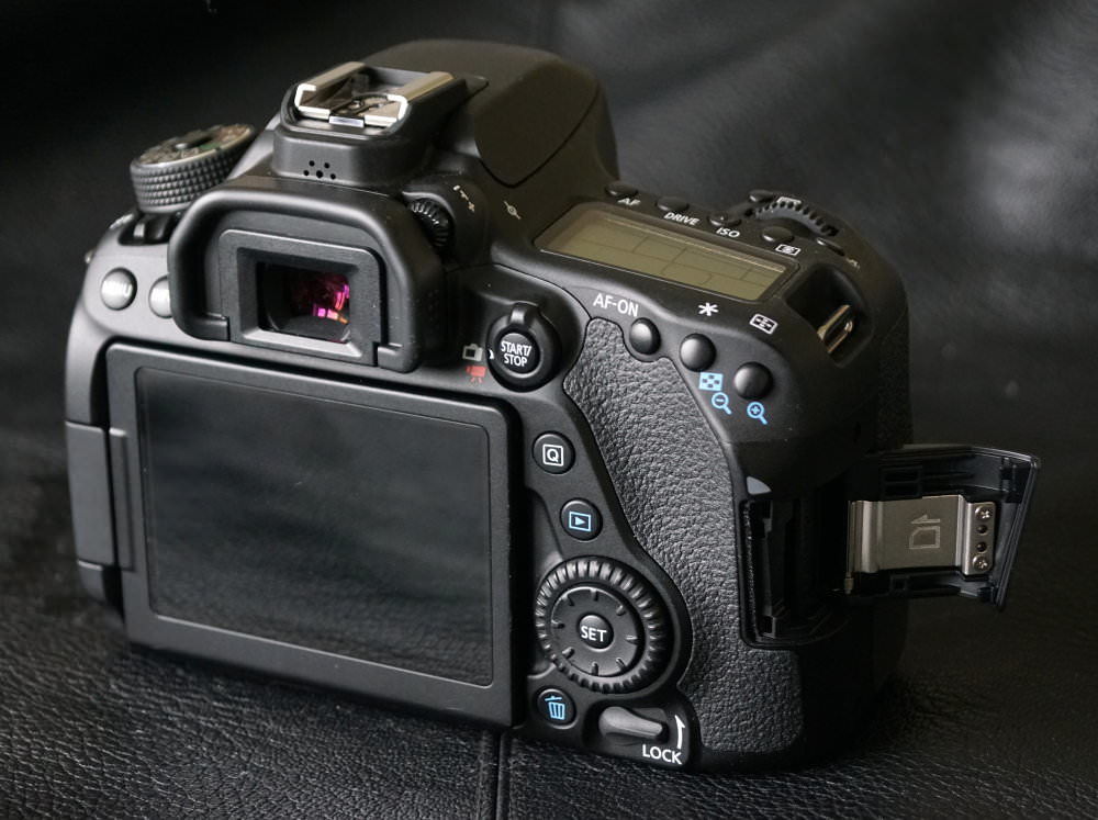 Canon 70D Body, kit stare ideala.