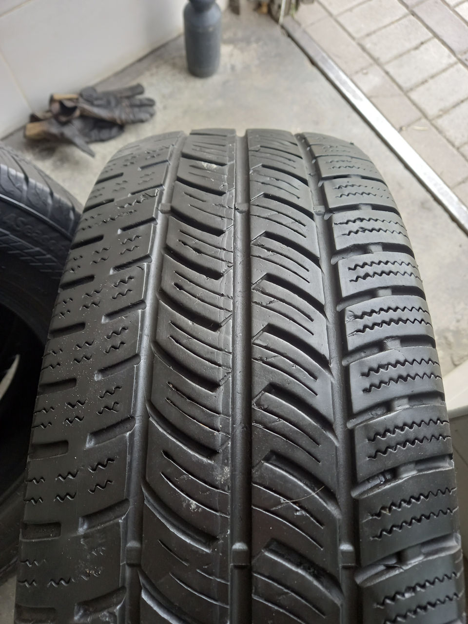 Continental 235 65 16c 1шт = 400лей