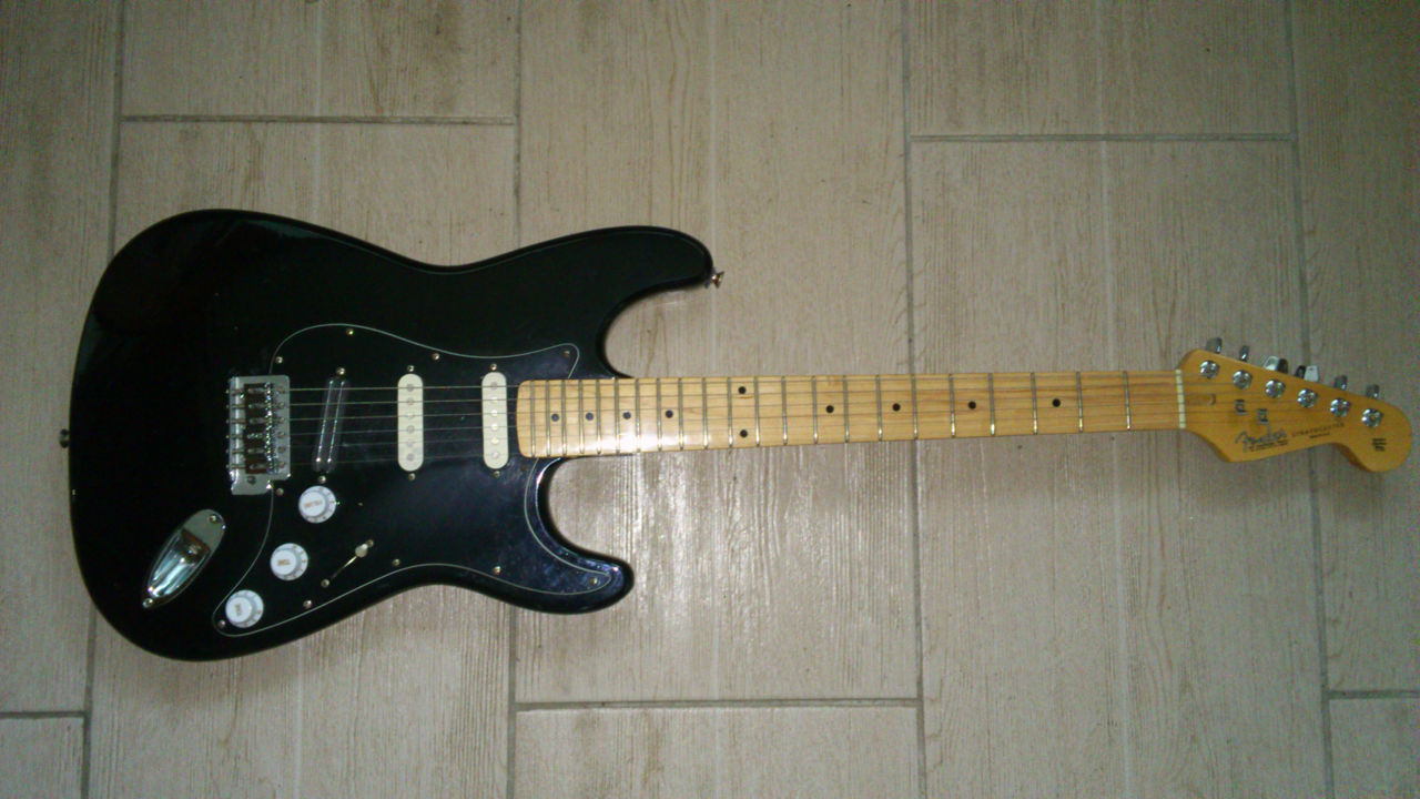 Fender David Gilmour strat реплика Korea. Отличный сустейн, а также