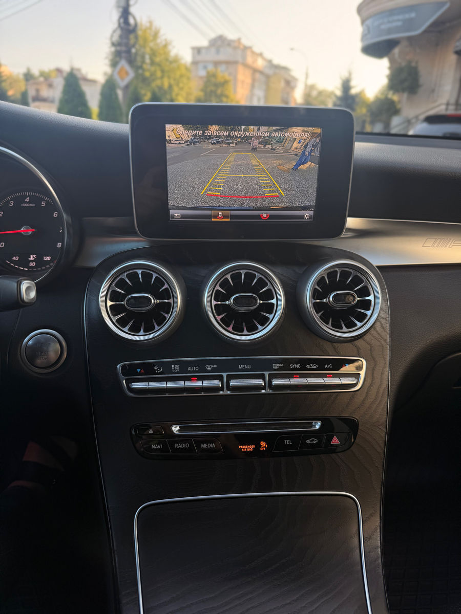 Mercedes GLC foto 18