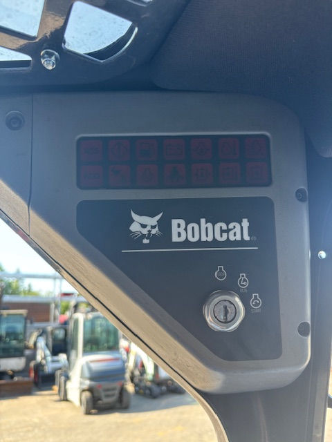 Мини-погрузчик Bobcat S220  фото 15
