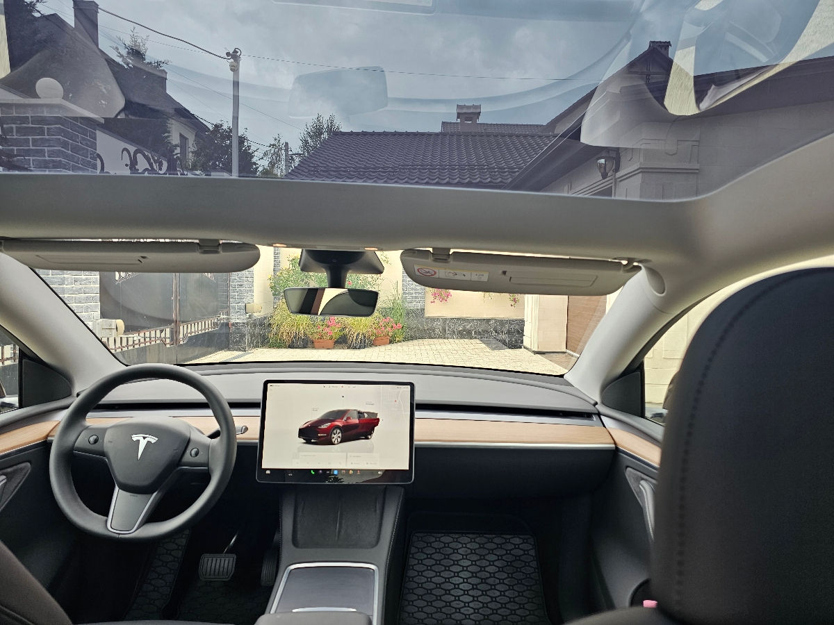 Tesla Model Y foto 8