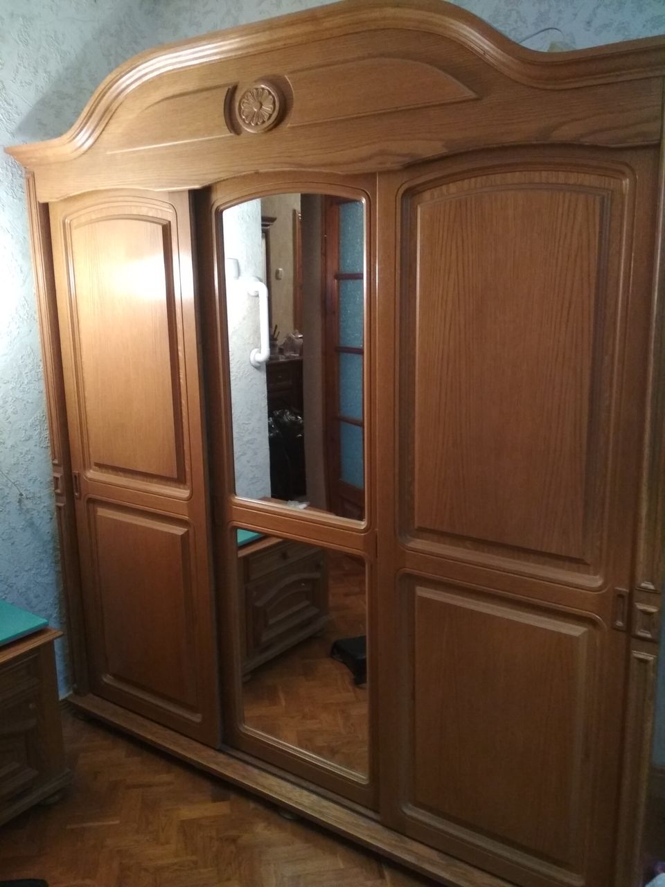 Шкаф трёхдверный купе