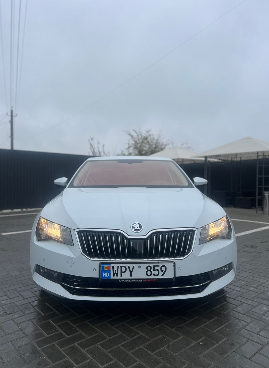 Skoda Superb foto 1