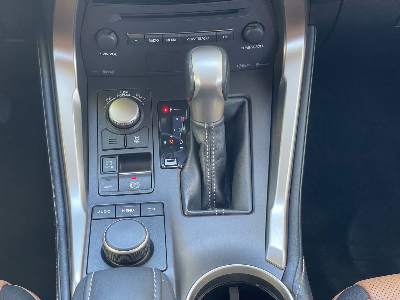 Lexus NX Series foto 12