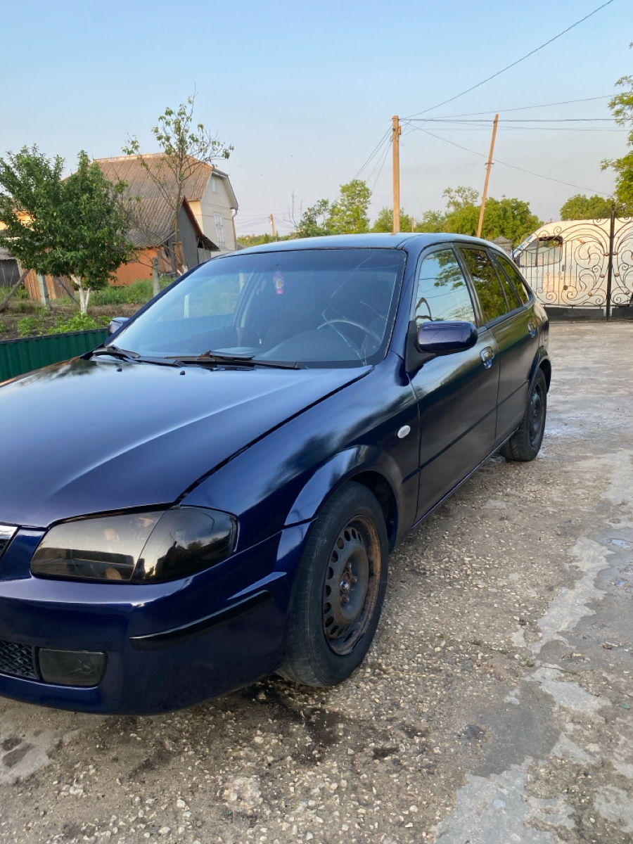 Mazda 323 фото 1