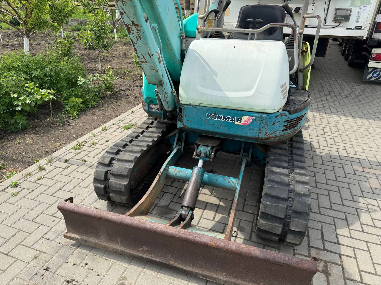 Excavator Yanmar B3-3A foto 1