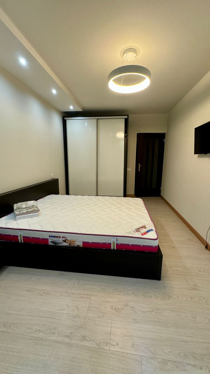 Apartament cu 2 camere, 78 m², Centru, Chișinău foto 5