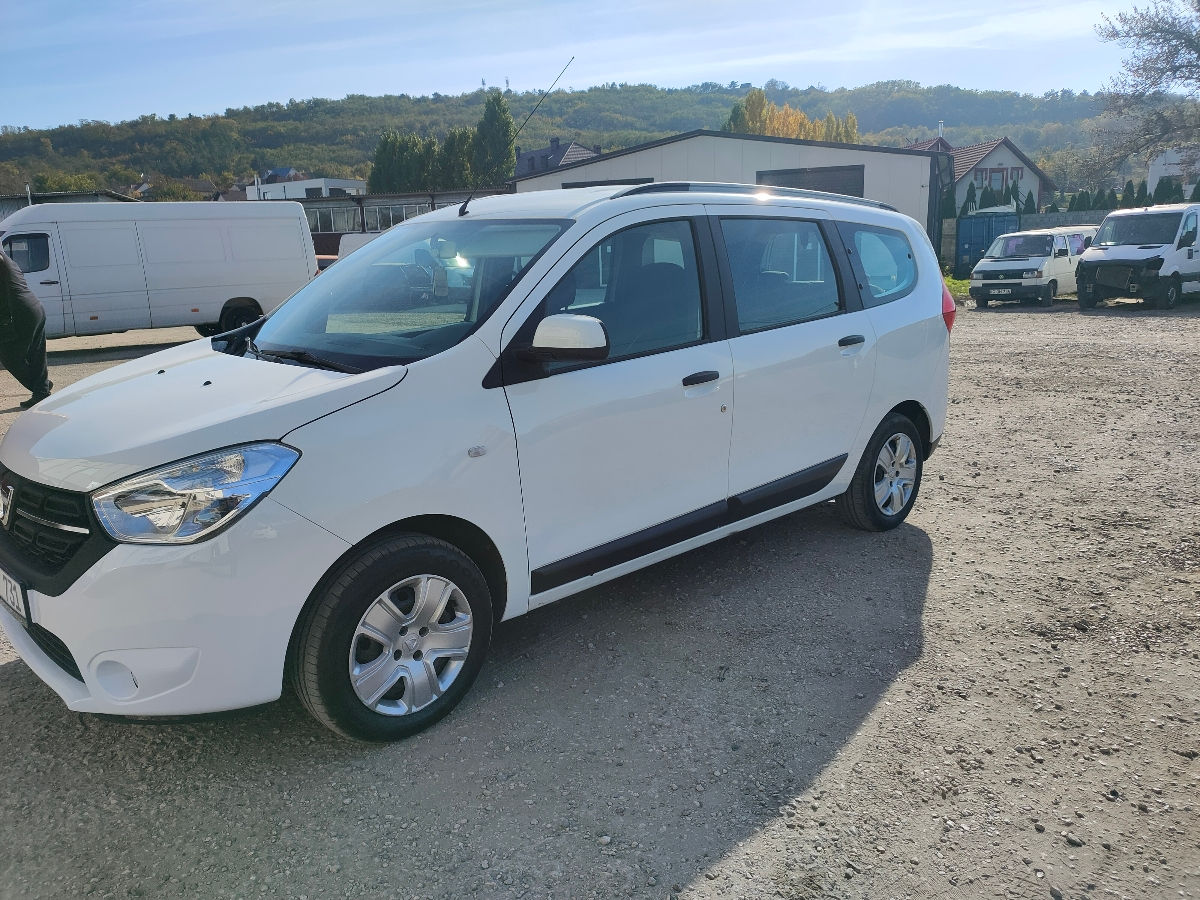 Dacia Lodgy 2019 г. с пробегом 143000 км, Газ / Бензин (пропан), 8250 €