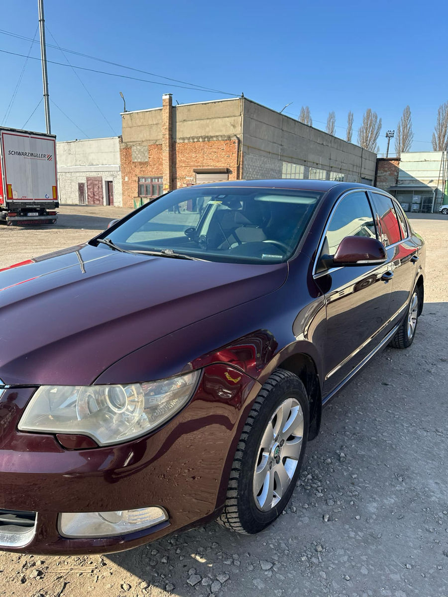 Skoda Superb 2009 г. с пробегом 360000 км, Бензин, 6500 €