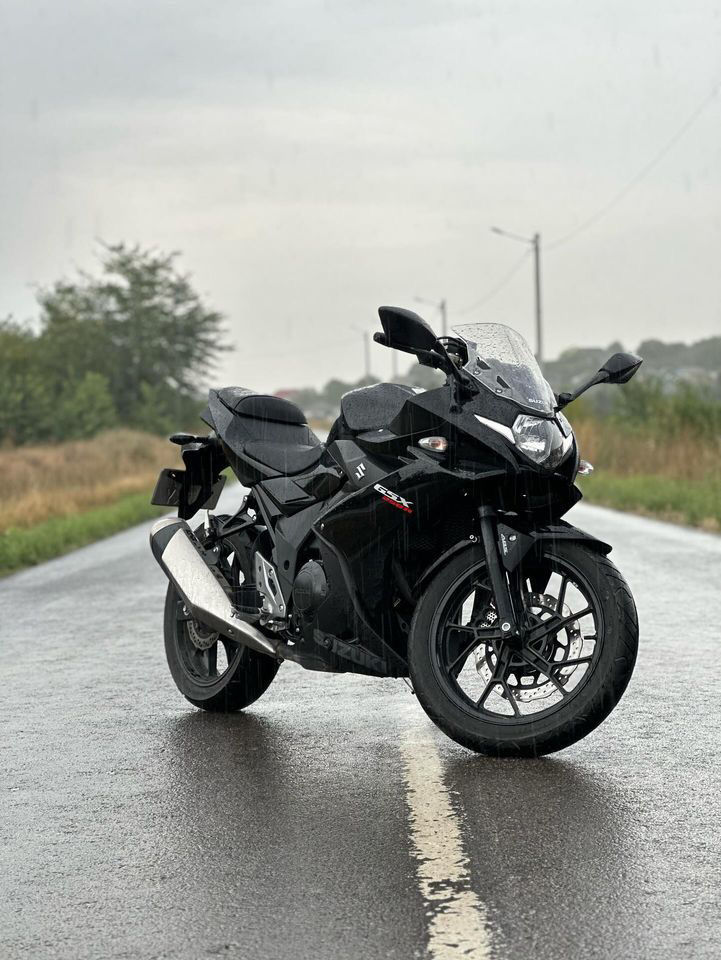 Suzuki GSX250R foto 3