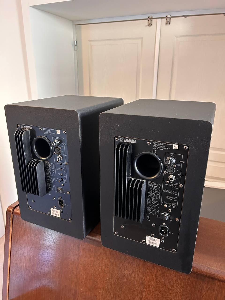 Студийные мониторы Yamaha HS80M фото 1