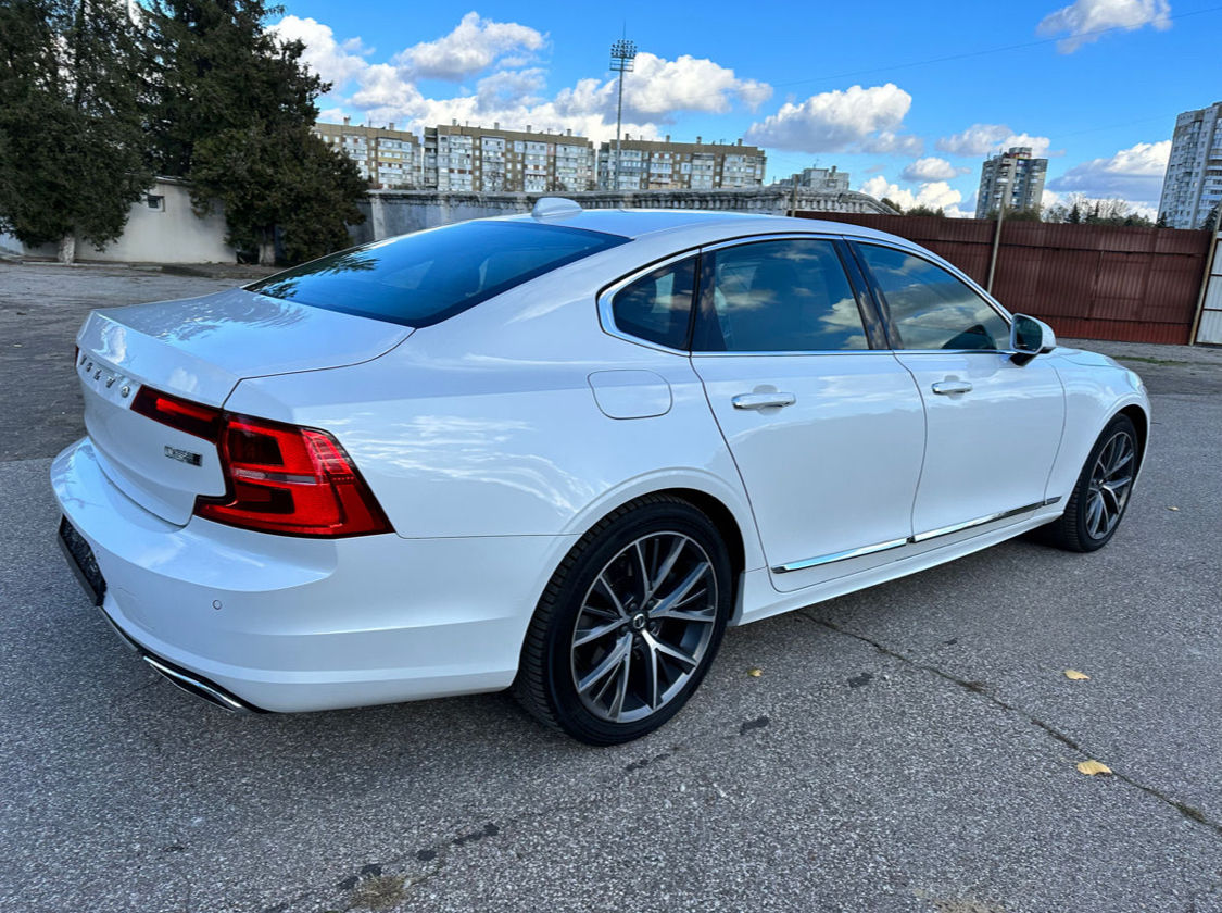 Volvo S90 foto 2