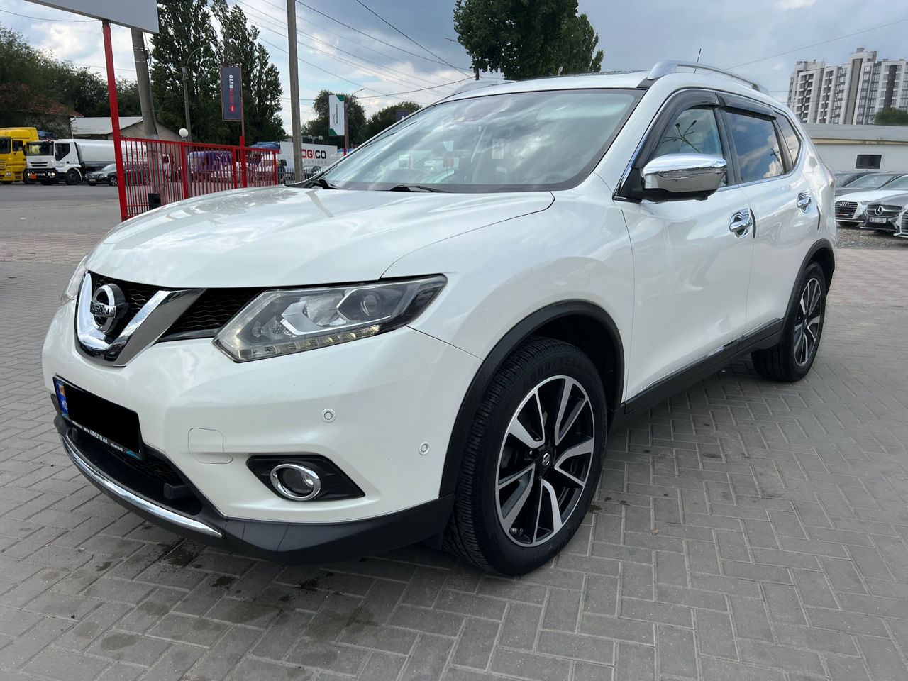 Nissan X-Trail foto 0