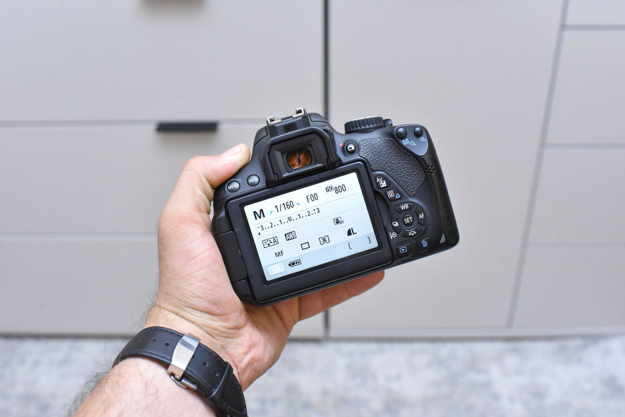 Canon 650D Kit  фото 2