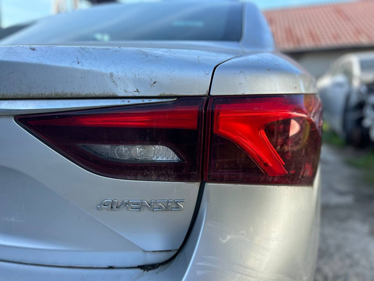 Toyota Avensis foto 1