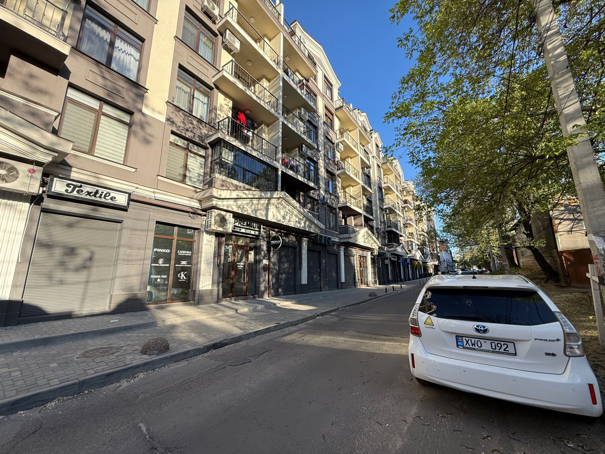 Apartament la sol în curte comună din sectorul Centru
